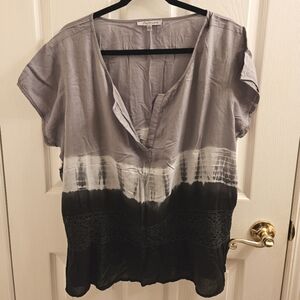 Solitaire womens 1X plus size Tie dye black gray shirt top short sleeves crochet